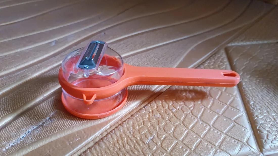 2-in-1 Vegetable Peeler with Storage Box – Stainless Steel Blade with Waste Collector